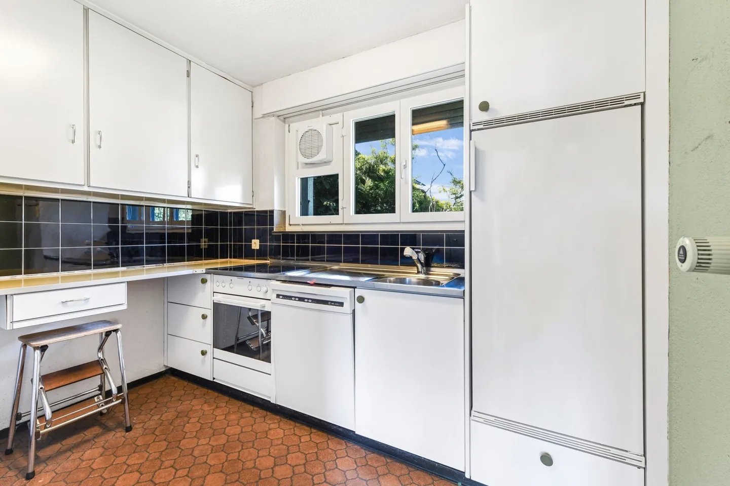 Living with Charm: Detached Villa with Large Garden in Quiet Location of Goldach - Photo 13 of 41