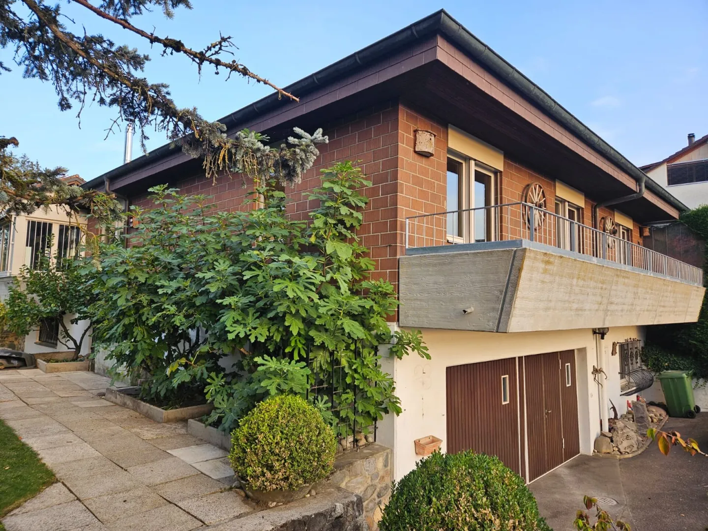 Freistehendes 5.5-Zimmer-Einfamilienhaus mit Nebenräumen à 35 m2 und Doppelgarage. - Photo 10 of 14