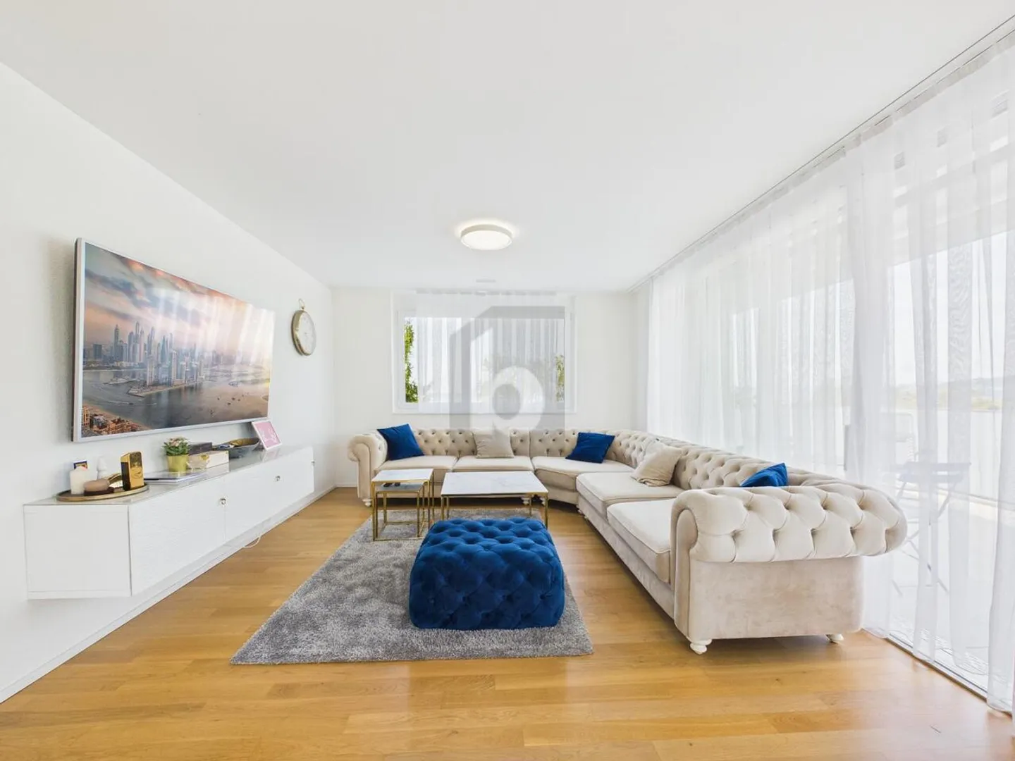 Luxurious Terrace Apartment - Photo 3 of 6