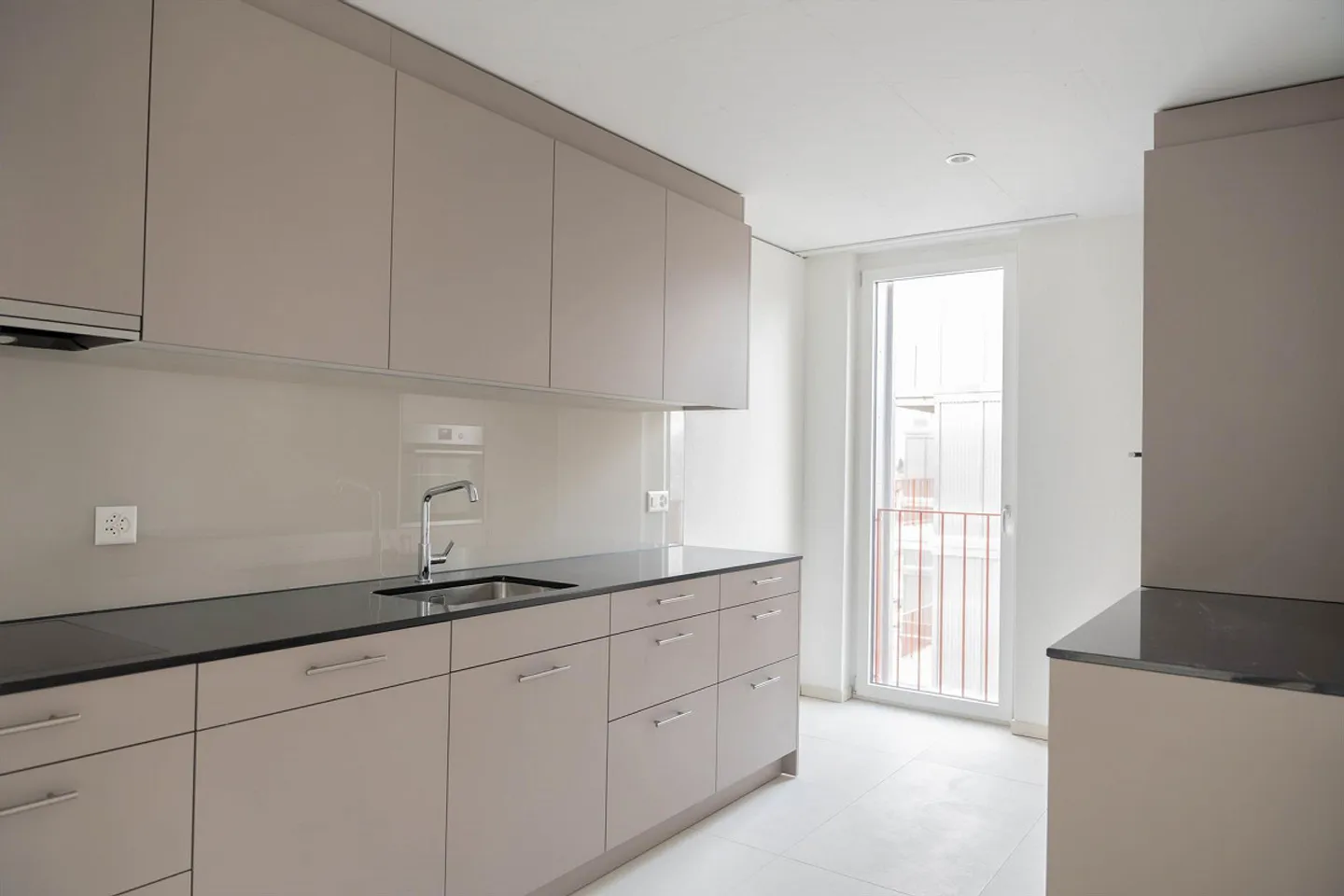 First Rental - Penthouse Apartment in Burgdorf - Photo 2 of 12