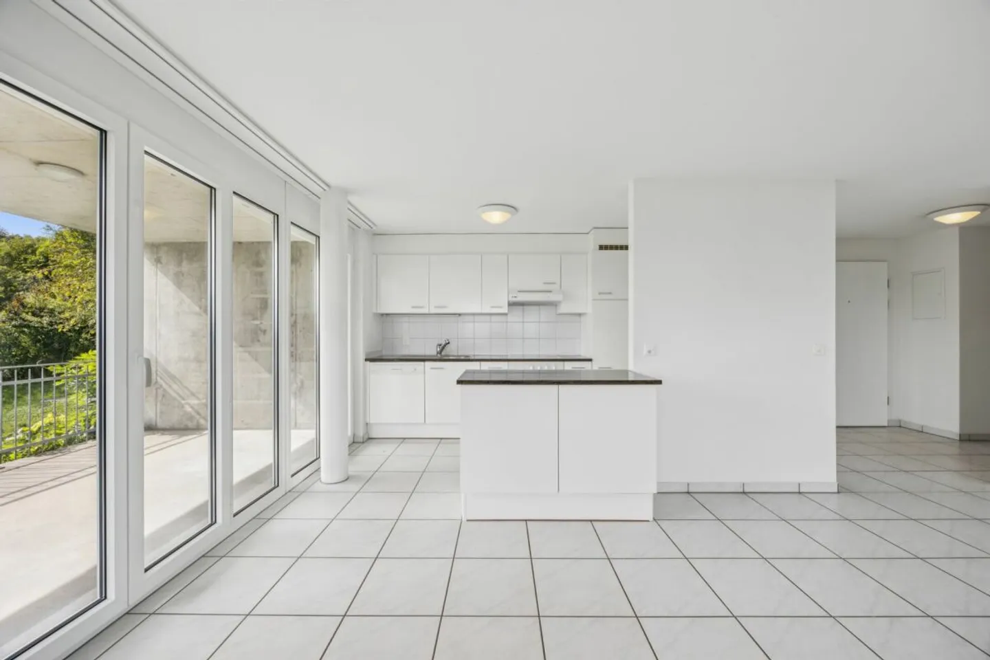 Stylish Apartment with Stunning Views - Photo 3 of 14