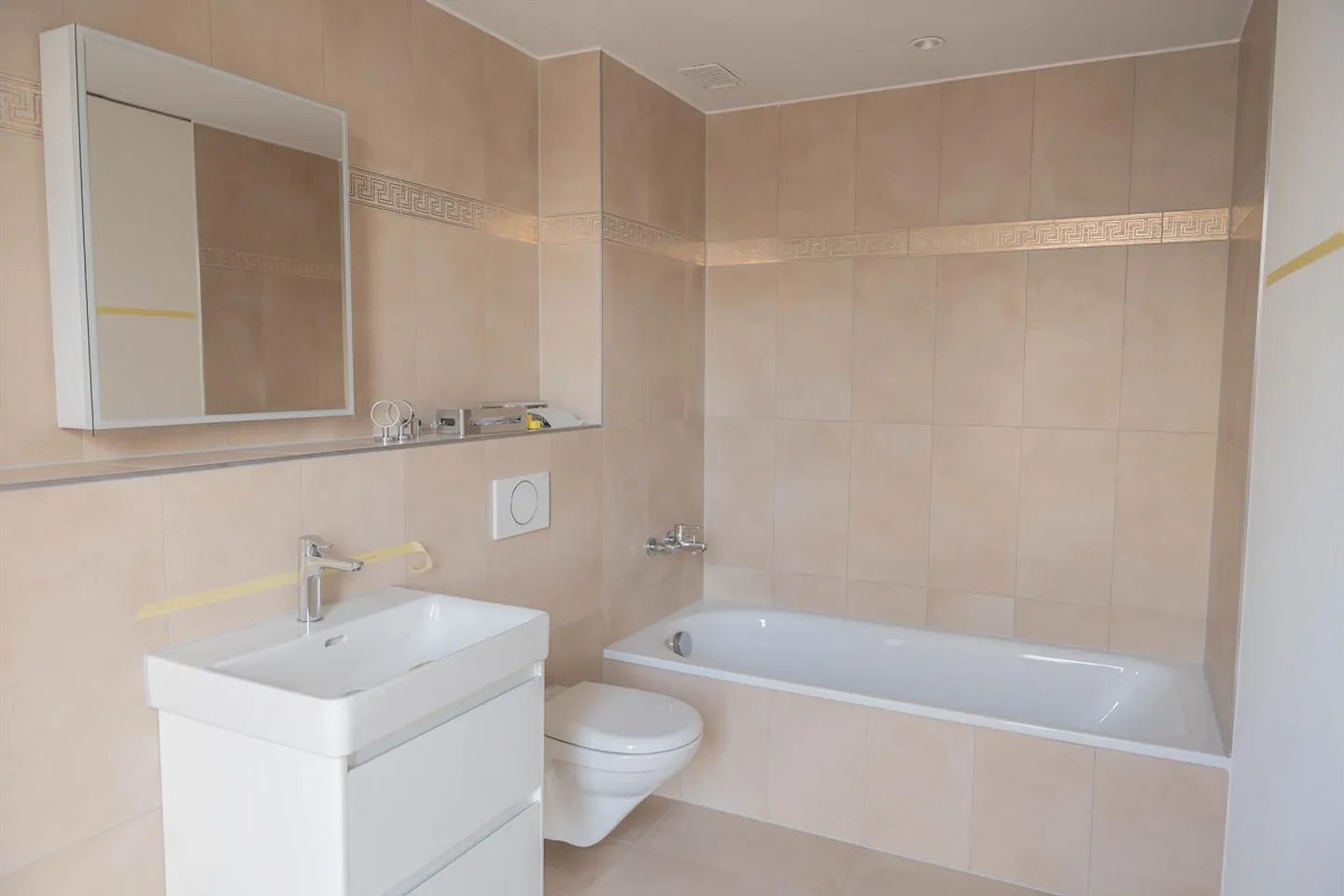 First Rental - Penthouse Apartment in Burgdorf - Photo 5 of 12