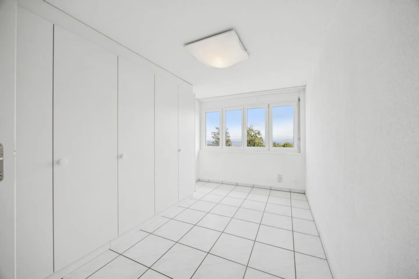 Stylish Apartment with Stunning Views - Photo 6 of 14