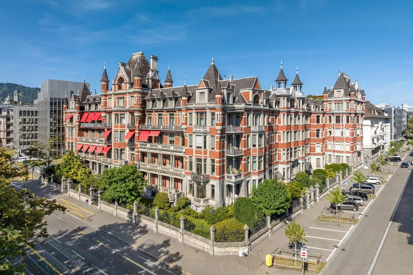 Logement de rêve exclusif dans la propriété historique "Château Rouge" - Photo 1 sur 13