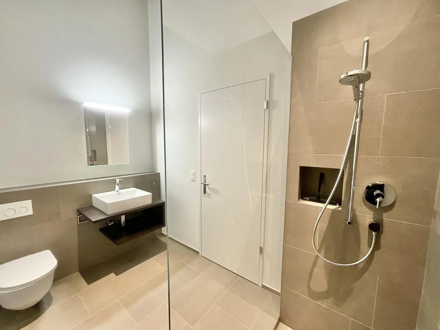 Versatile Commercial Space in Emmenbrücke - Photo 6 of 12
