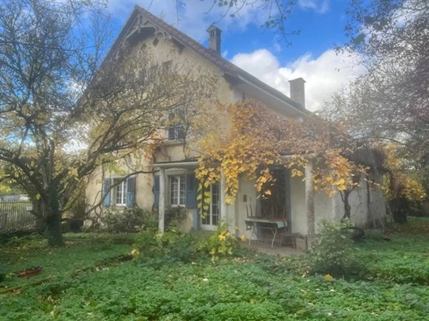 Property with large garden protected from view - Photo 2 of 13