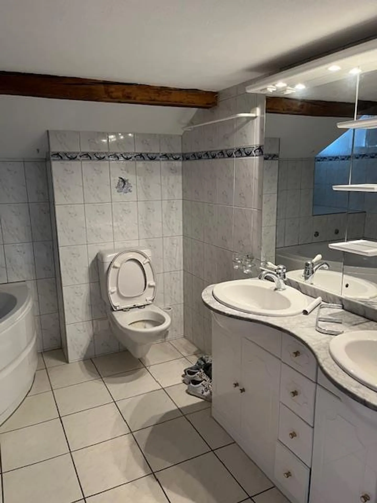 5 Room Attic Apartment - Photo 9 of 13