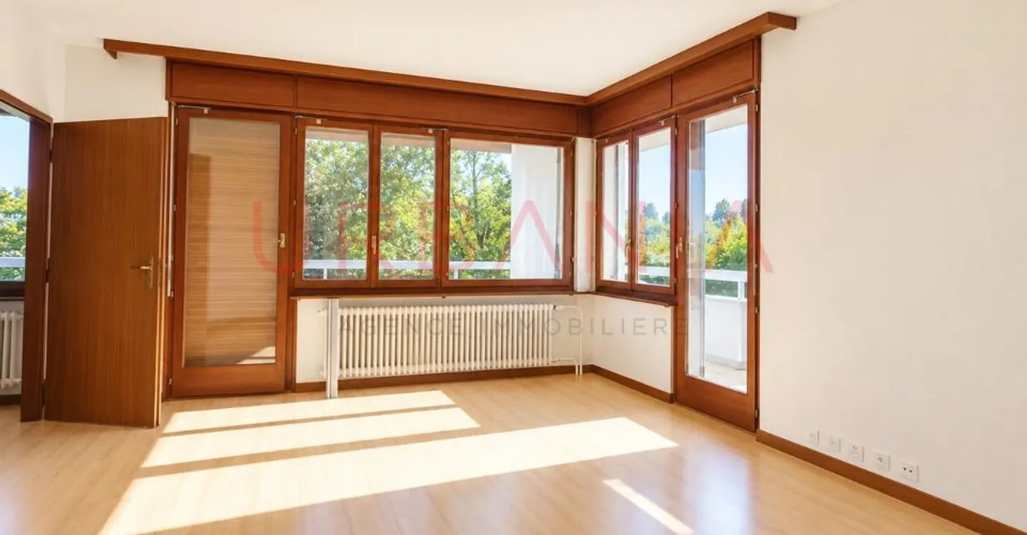 Charmantes Einfamilienhaus, bewaldeter Garten und schöne Volumen - Foto 3 von 7