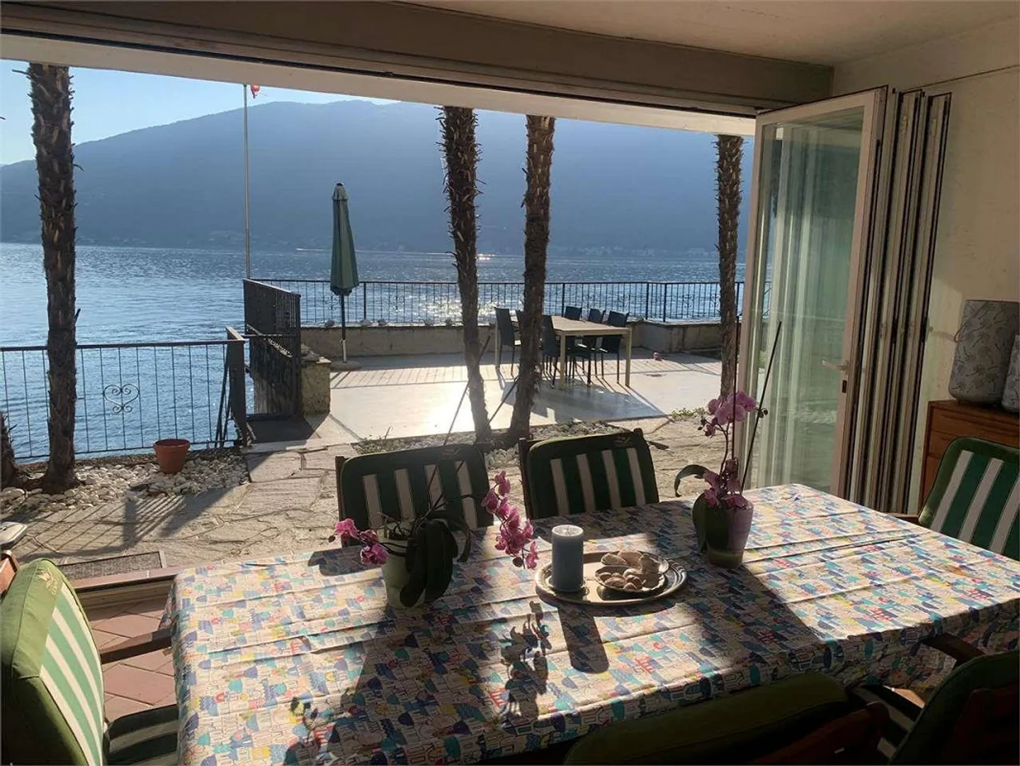Villa esclusiva a Bissone direttamente sull'acqua - Foto 4 di 13