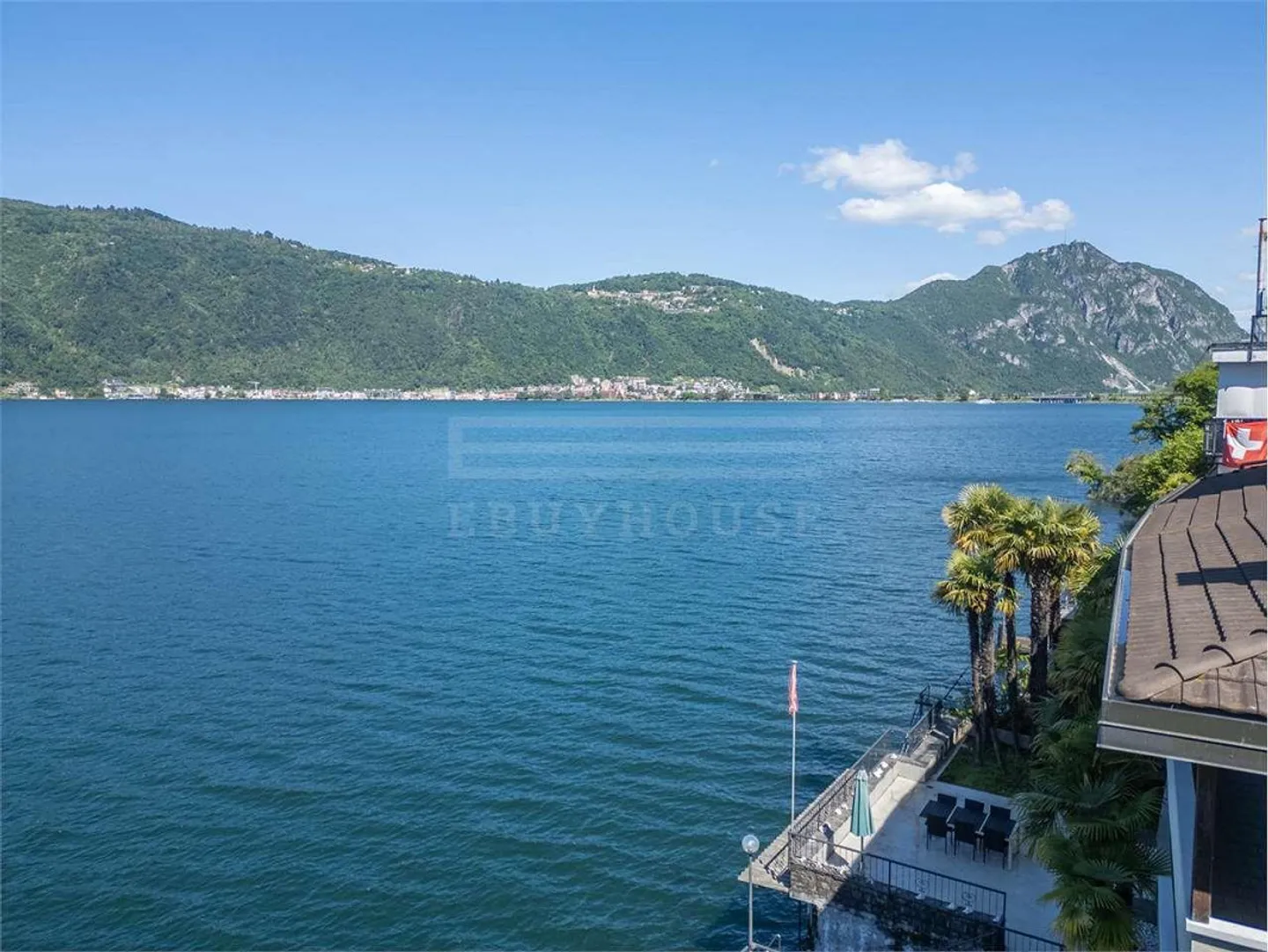 Villa esclusiva a Bissone direttamente sull'acqua - Foto 1 di 13