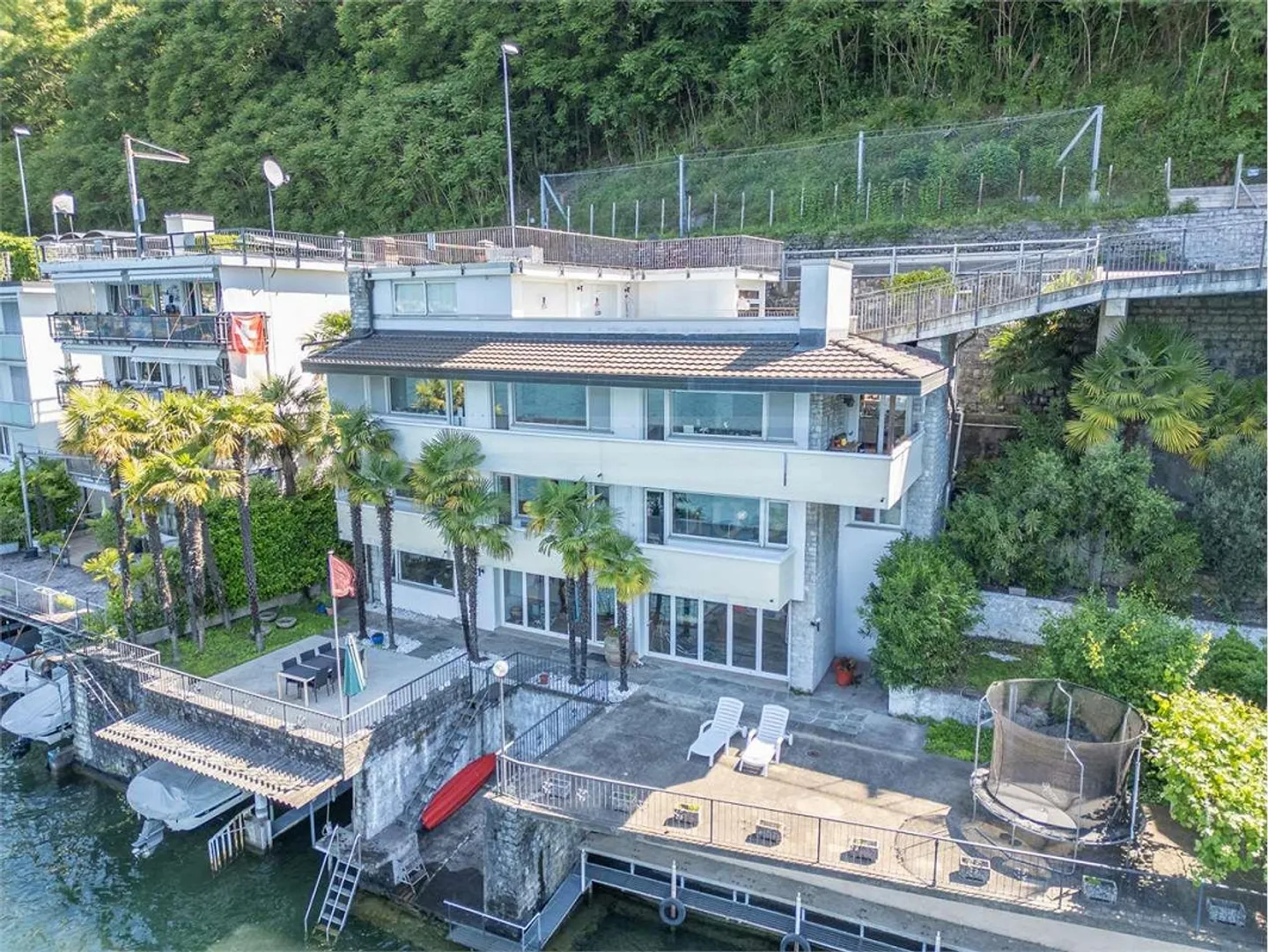 Villa esclusiva a Bissone direttamente sull'acqua - Foto 3 di 13