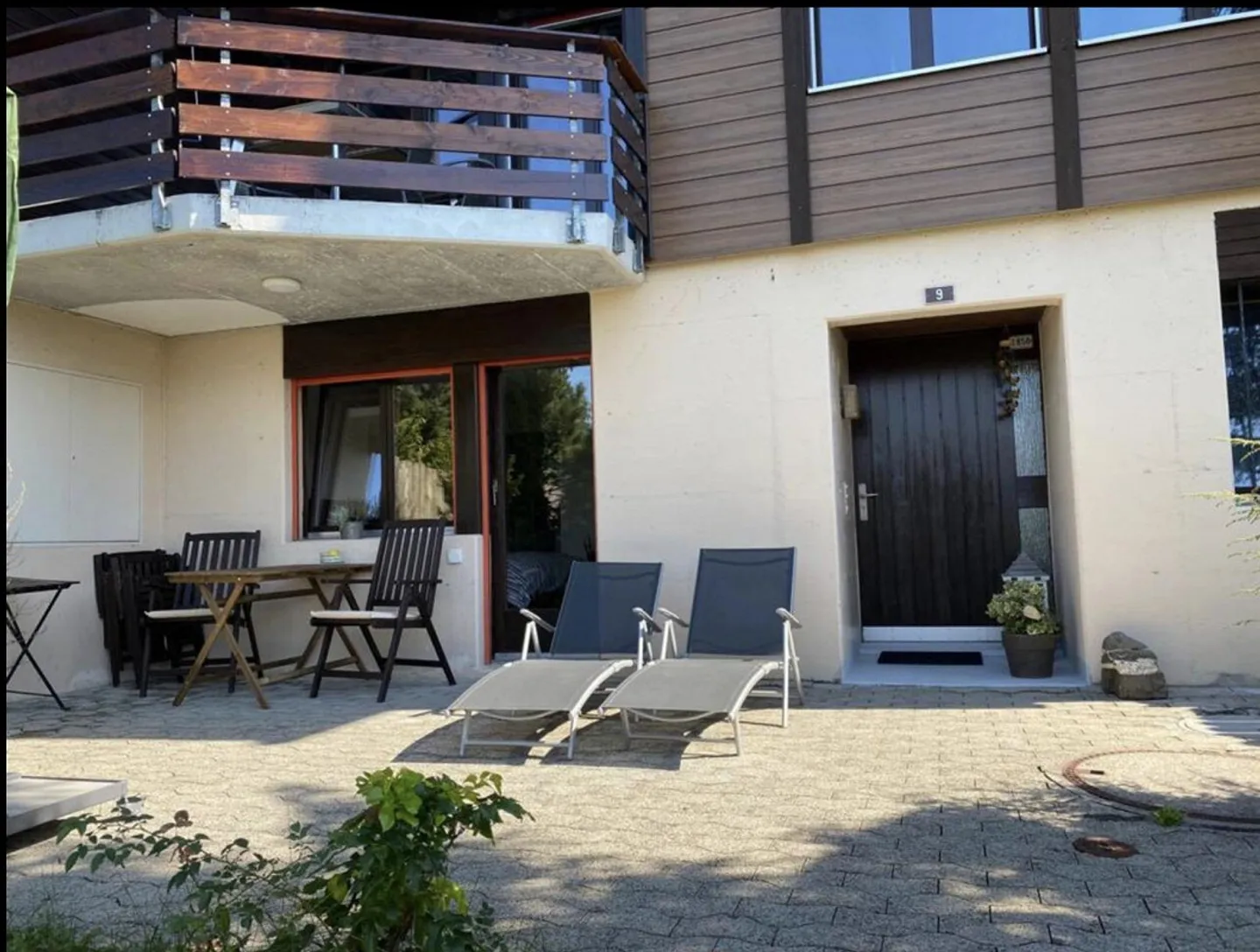 1 Room Furnished Living Object - Photo 6 of 8