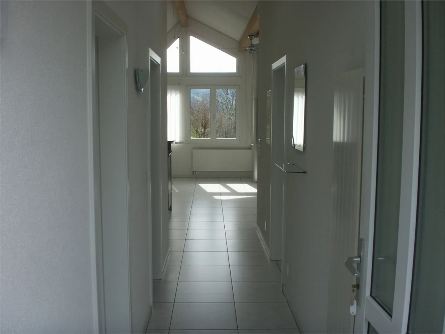 Appartement sous les combles lumineux de 2,5 pièces dans une maison individuelle de 66 m2 - Photo 5 sur 5