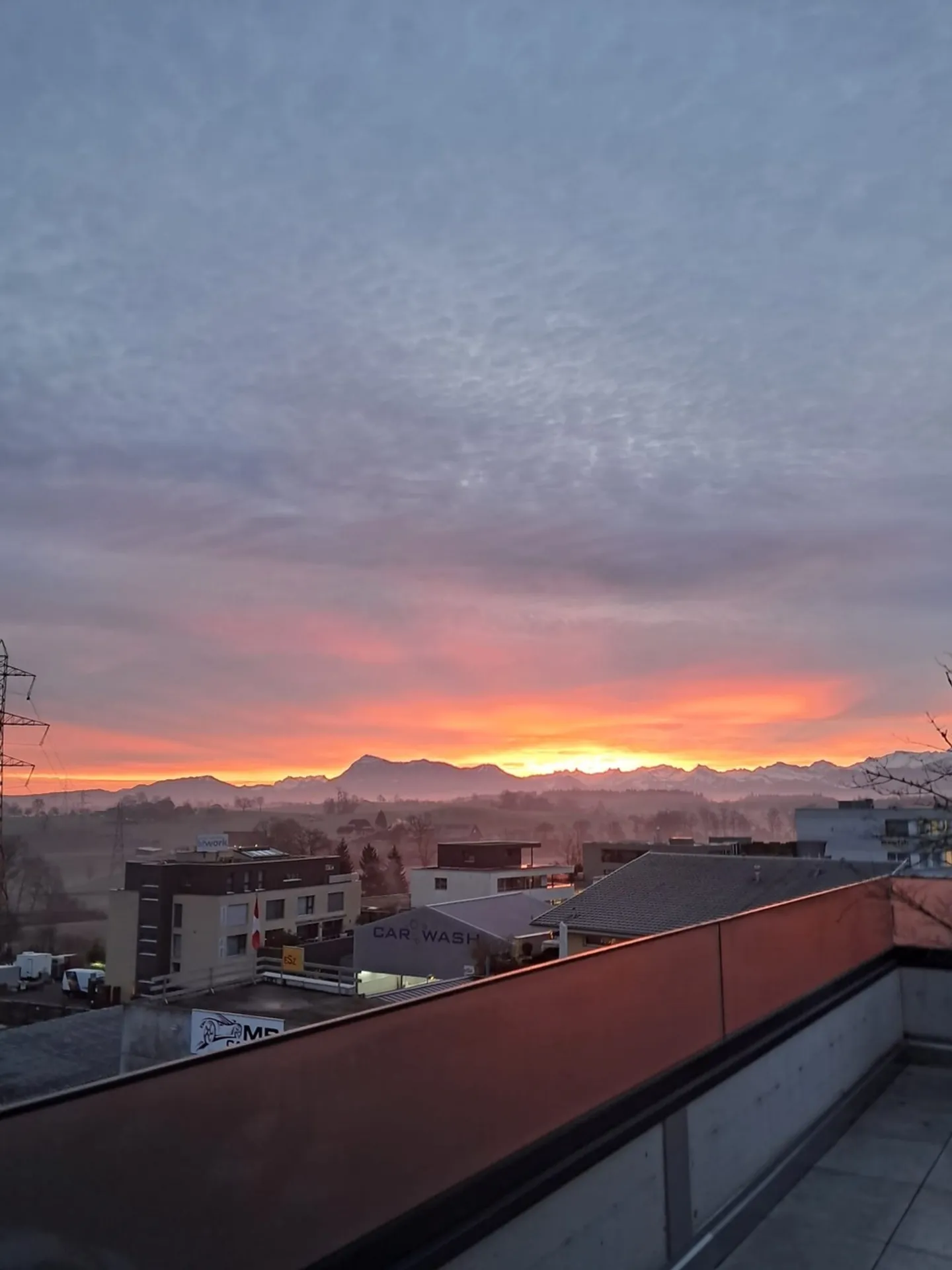 APPARTEMENT EN ATTIQUE AVEC VUE SUR RIGI ET PILATUS - Photo 1 sur 12