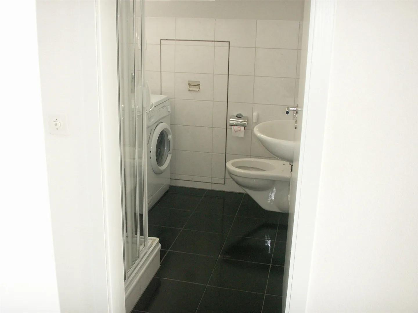 Appartement sous les combles lumineux de 2,5 pièces dans une maison individuelle de 66 m2 - Photo 2 sur 5