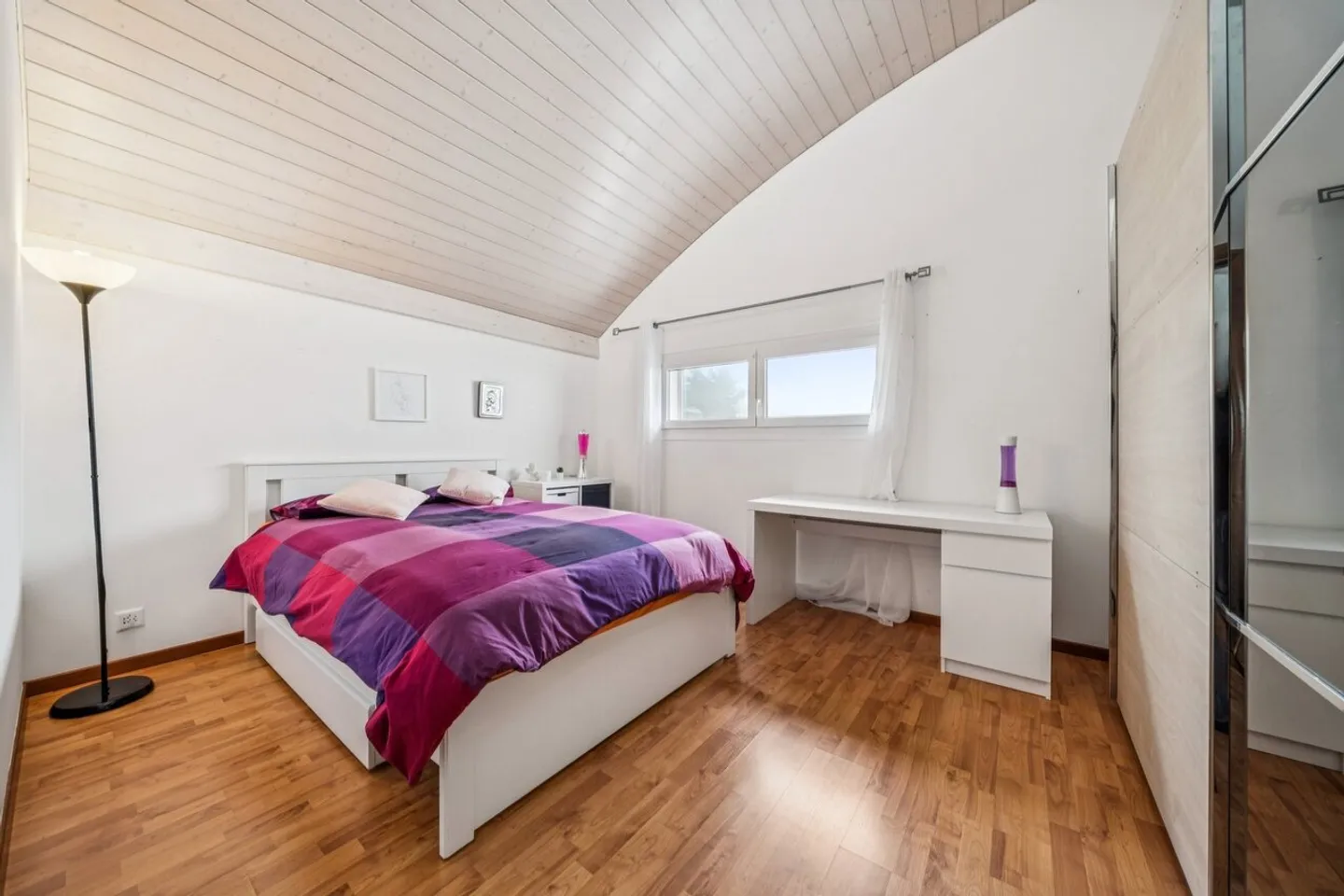 Prestigious property with panoramic lake view - Photo 7 of 10