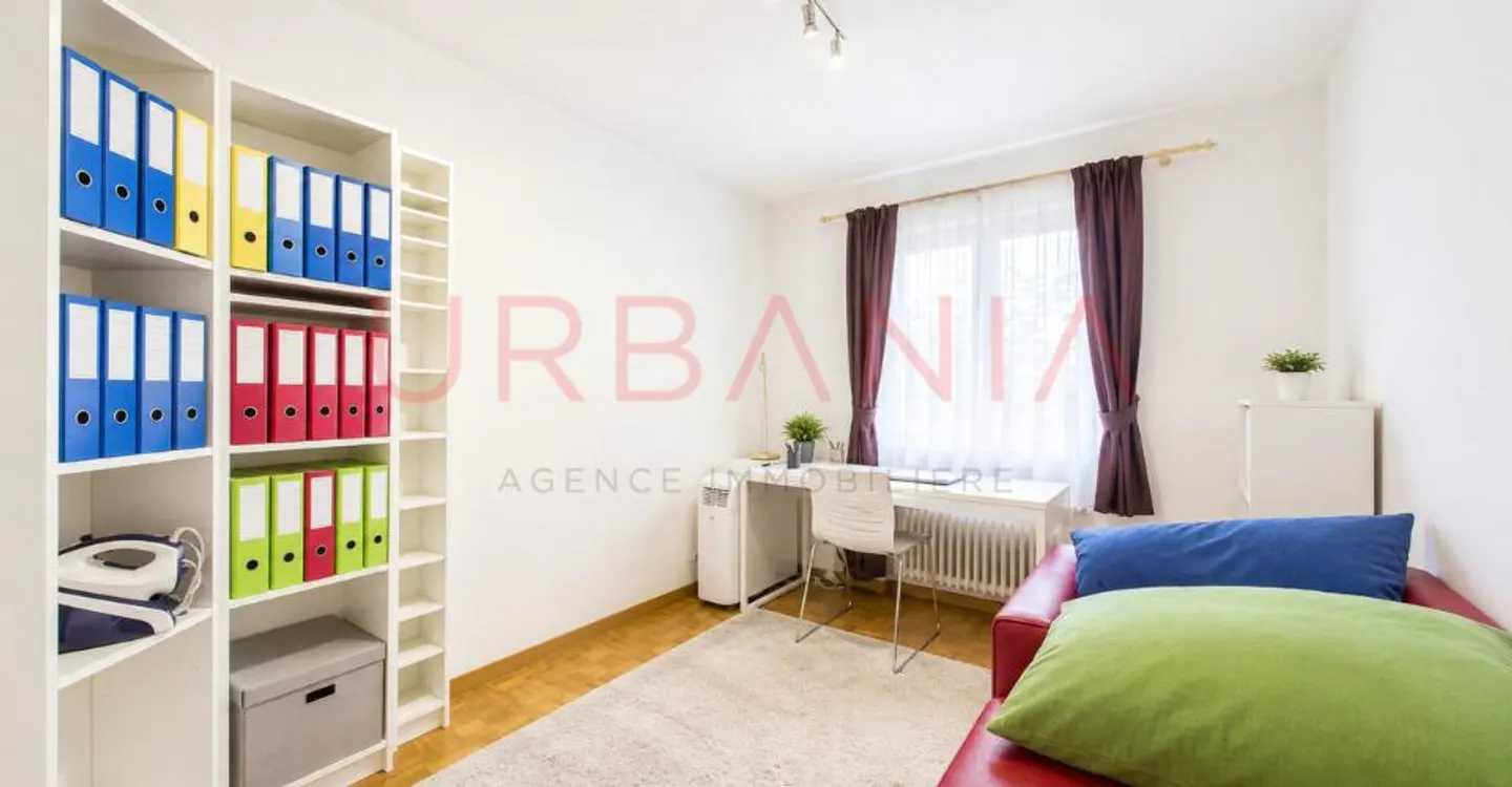 Charming 5-room apartment with two balconies in Bernex - Photo 5 of 5