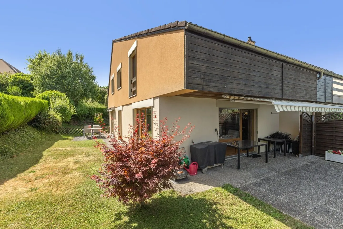 Semi-detached villa with garden in a quiet environment - Photo 2 of 7