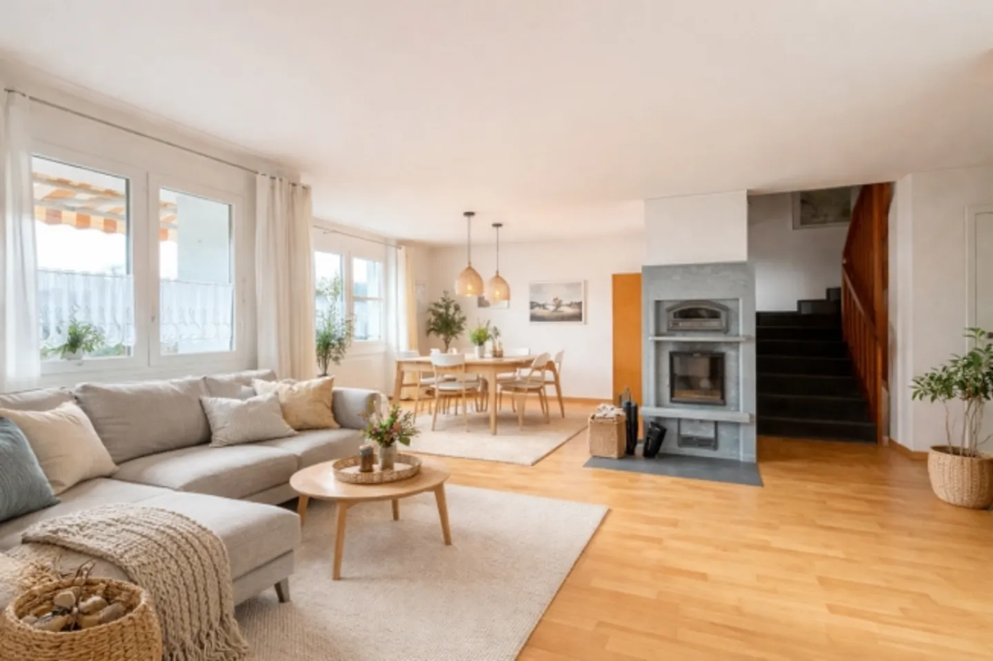 SPACIEUX ET LUMINEUX - Photo 1 sur 8