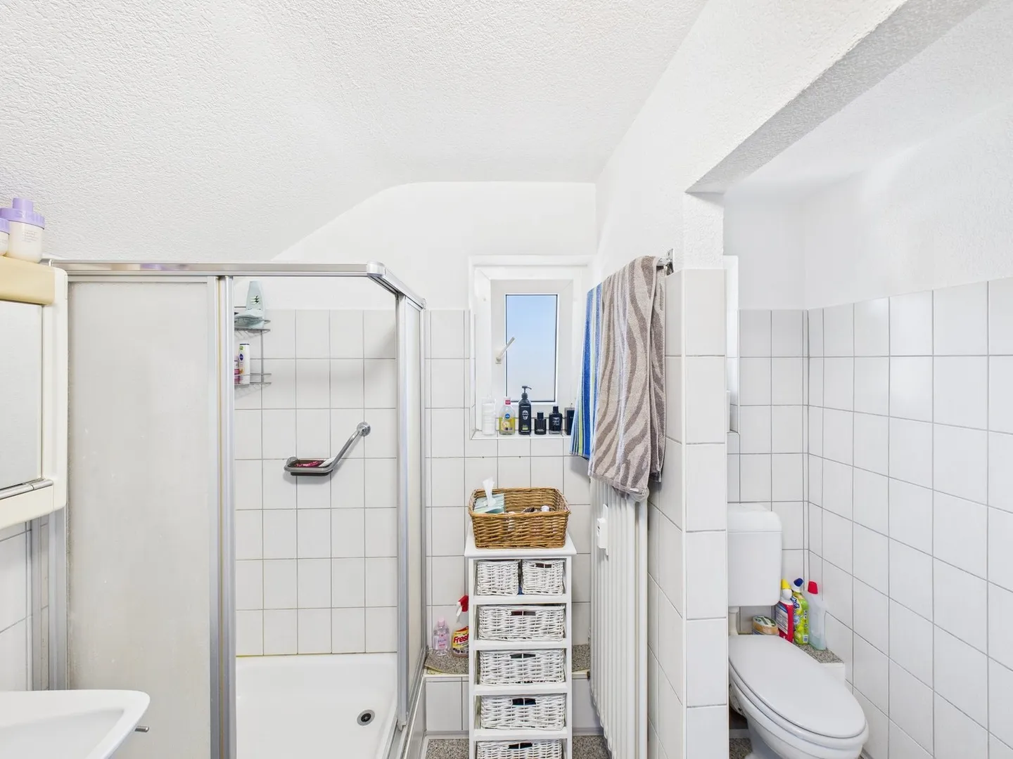 Zentral & bezahlbar: Dachgeschosswohnung zum attraktiven Preis - Foto 4 von 5