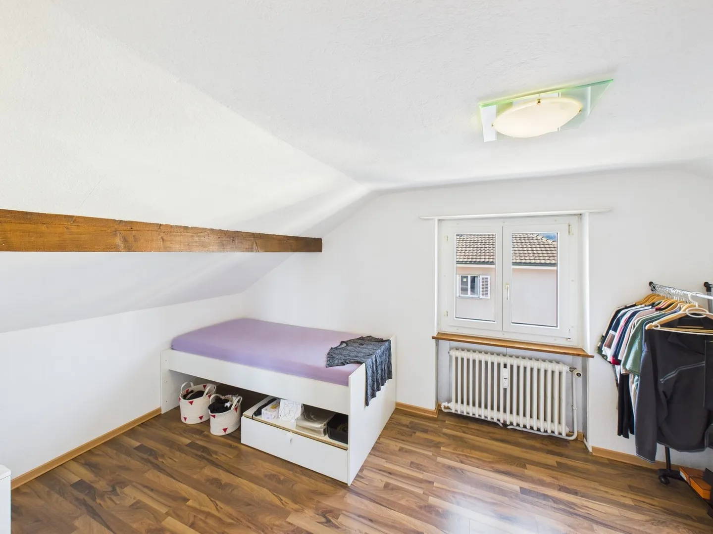 Zentral & bezahlbar: Dachgeschosswohnung zum attraktiven Preis - Foto 3 von 5