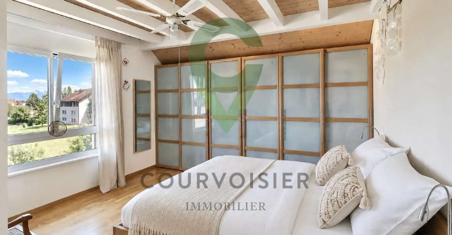 Duplex en attique de caractère avec vue dégagée proche de Nyon. - Foto 4 di 11