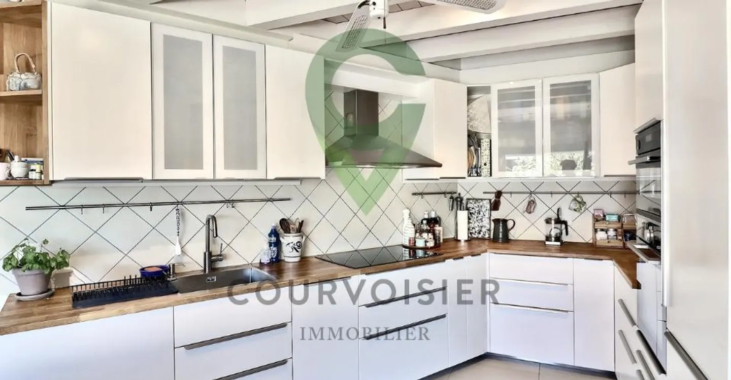 Duplex en attique de caractère avec vue dégagée proche de Nyon. - Foto 3 di 11
