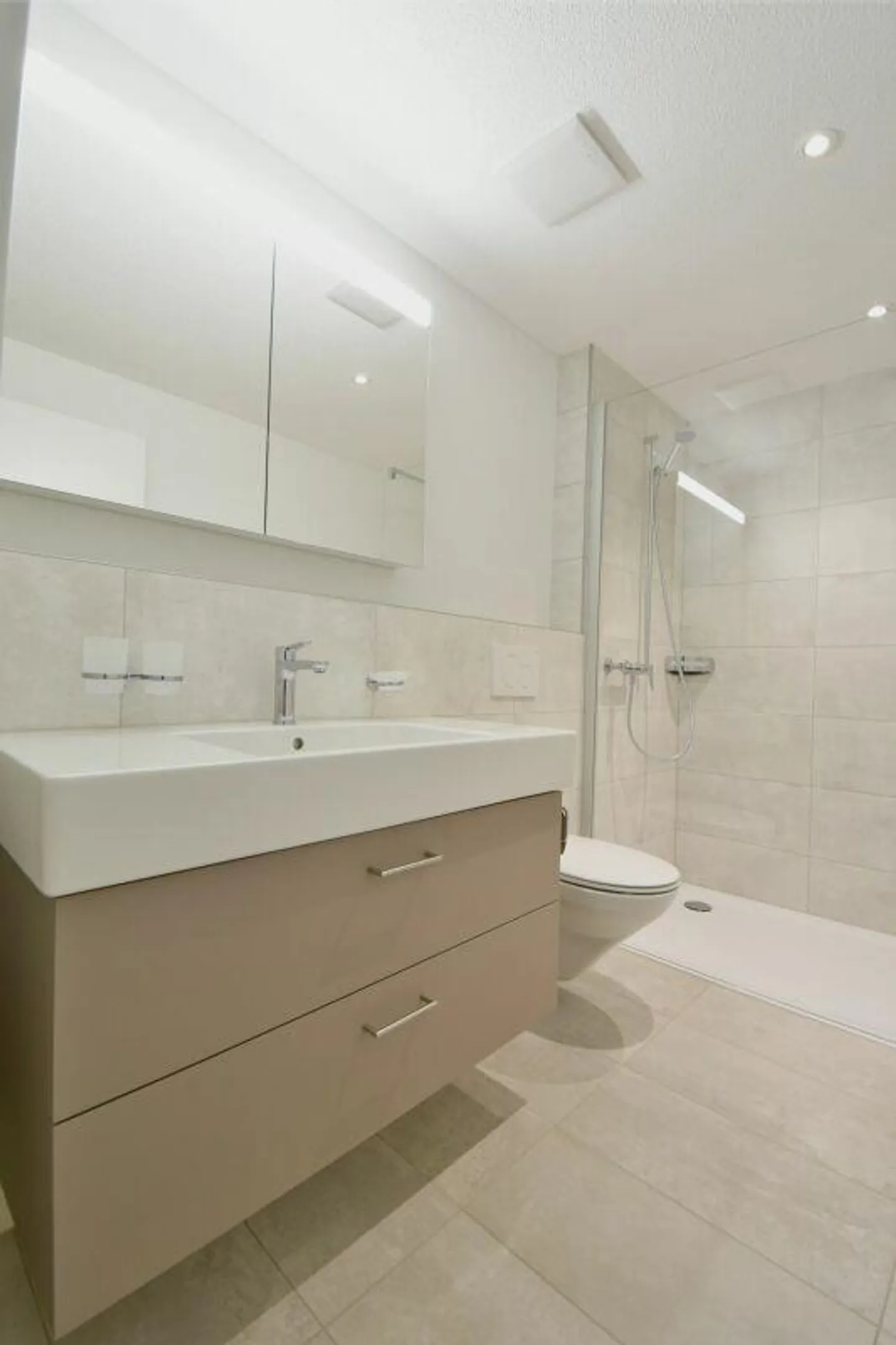 Maison à quatre familles pour investisseurs privés - Photo 2 sur 7