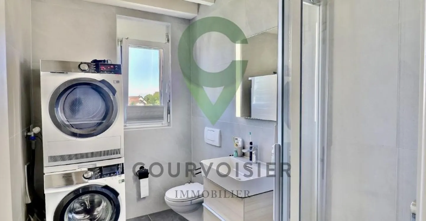 Duplex en attique de caractère avec vue dégagée proche de Nyon. - Foto 7 di 11