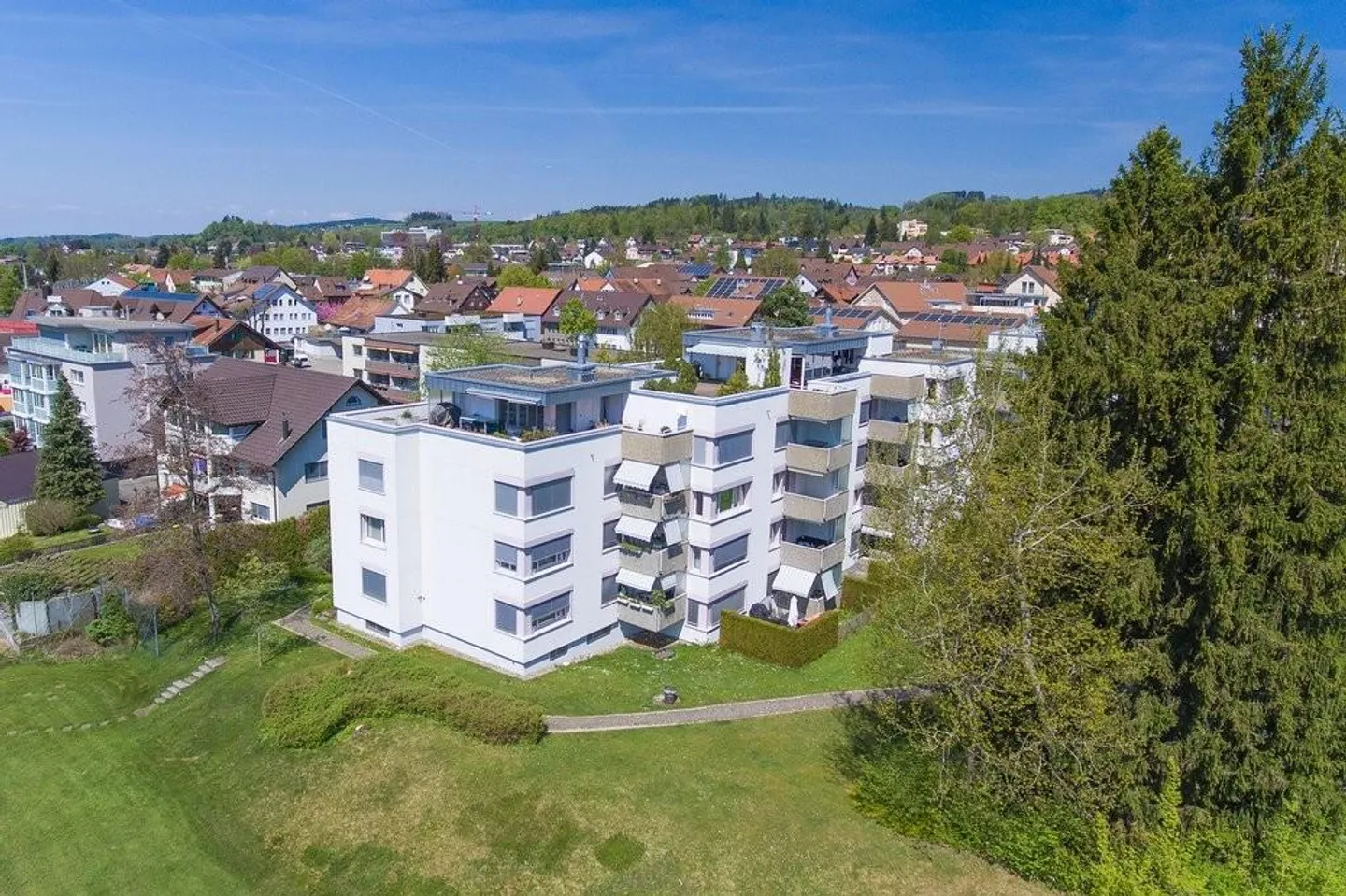 Ici attend votre nouveau chez-vous - Photo 1 sur 10