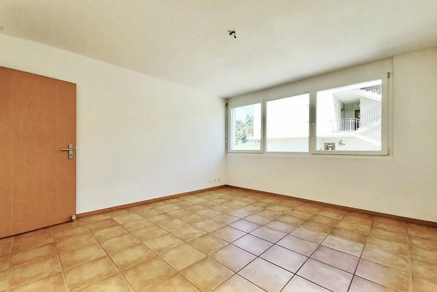 À LOUER SPACIEUX ET MODERNE 2.5 PIÈCES AVEC TERRASSE À MAGLIASO - Photo 7 sur 10