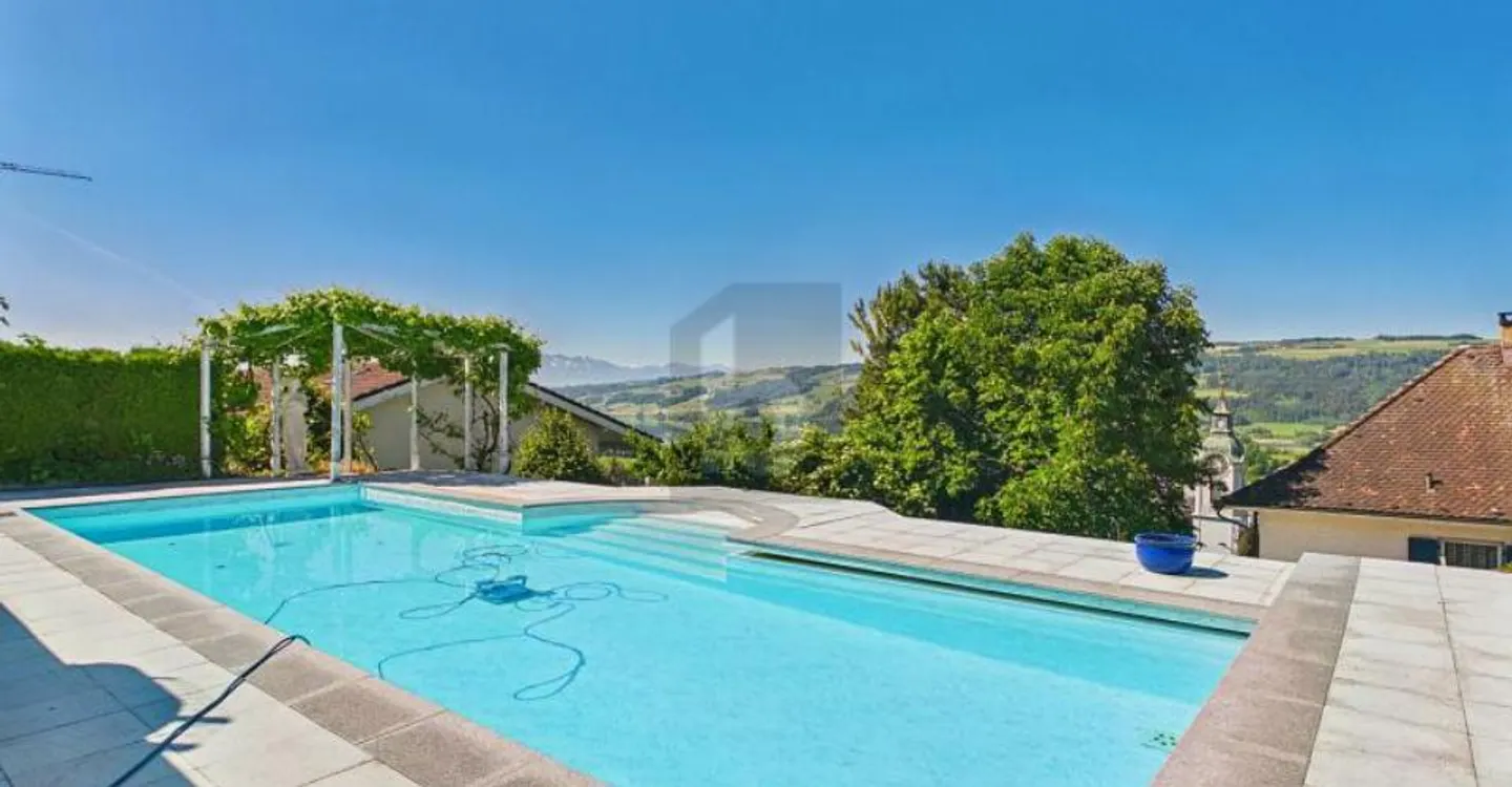 AN BESTER LAGE MIT POOL UND PANORAMASICHT! - Photo 1 of 5