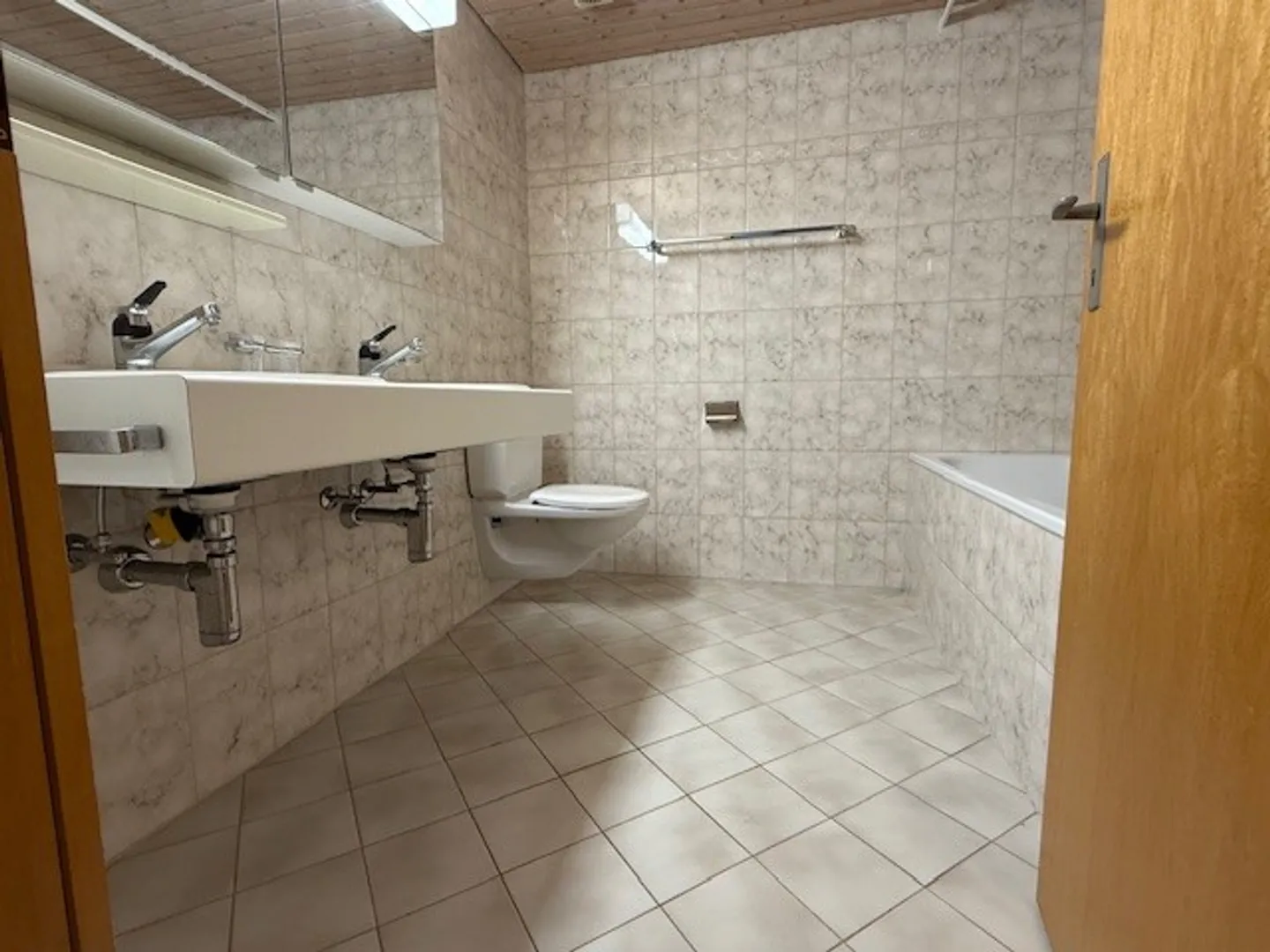3.5 Room Apartment - Photo 2 of 6
