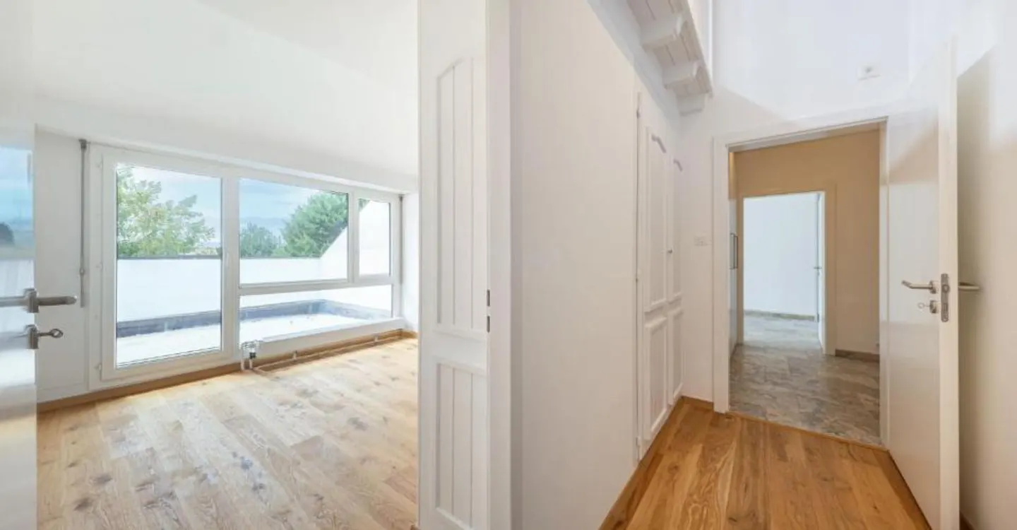 Renovated Family Apartment - Photo 4 of 6