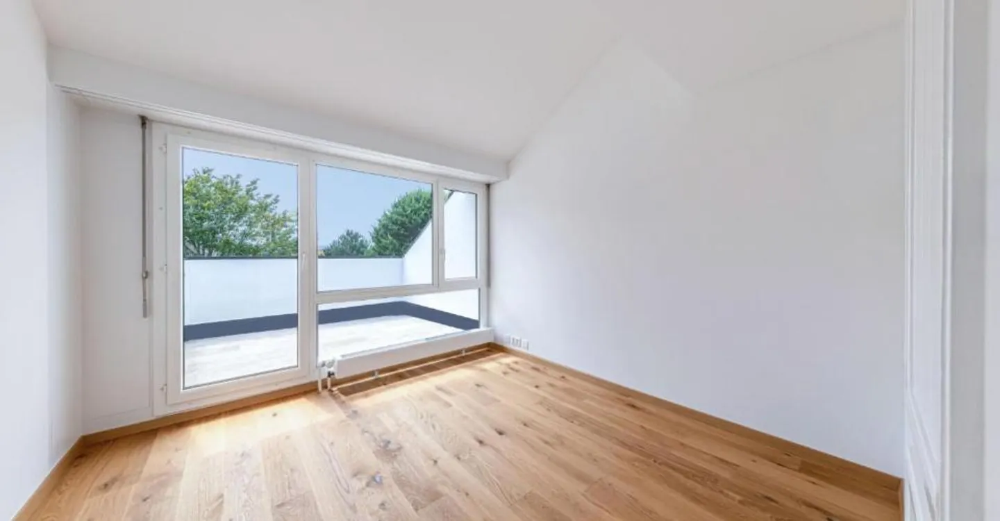 Renovated Family Apartment - Photo 5 of 6