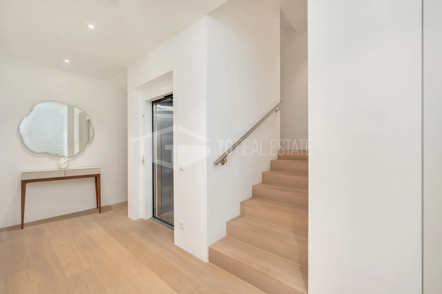 Eleganza in stile moderno con vista lago - Foto 10 di 11