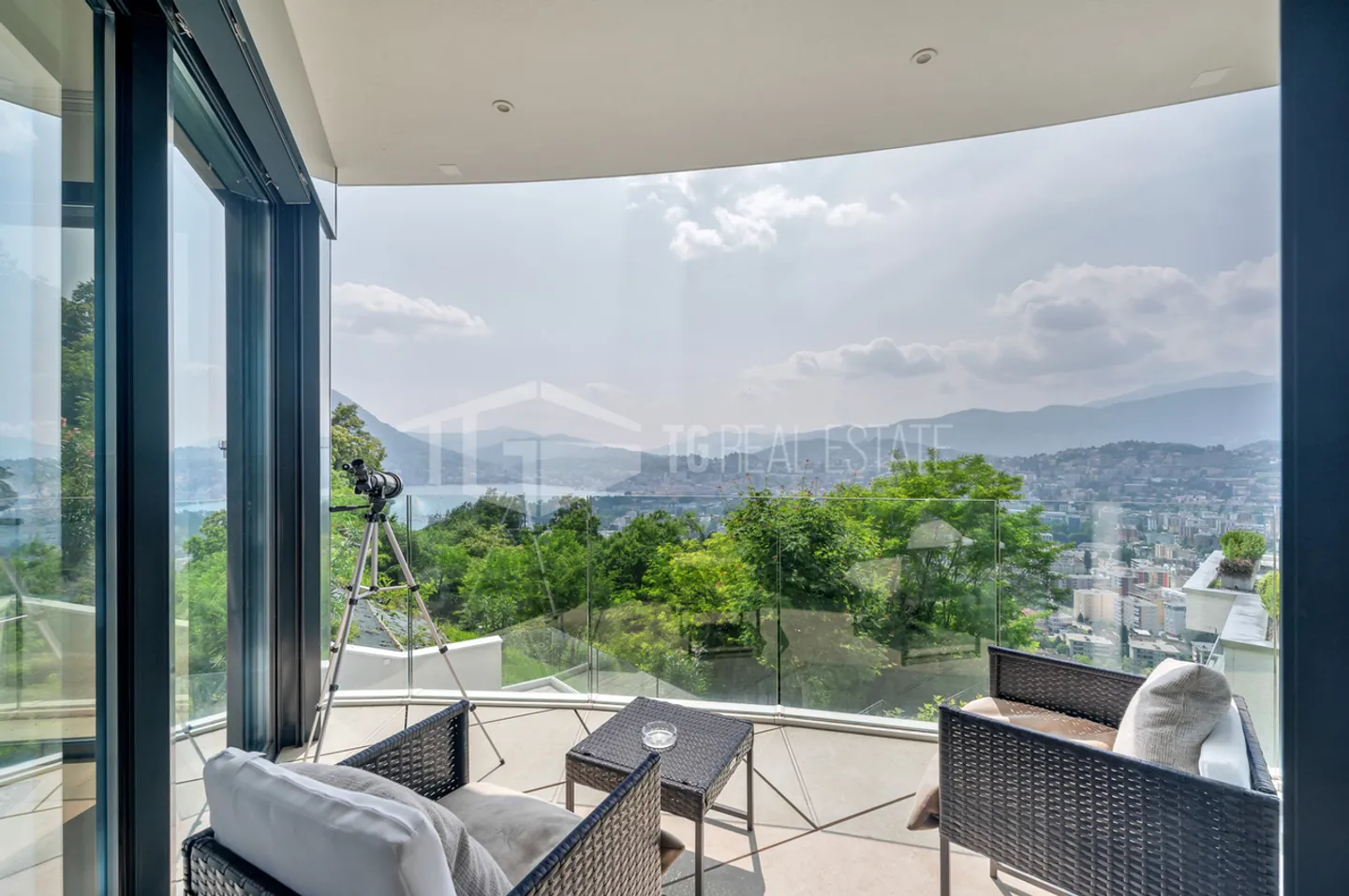 Eleganza in stile moderno con vista lago - Foto 11 di 11