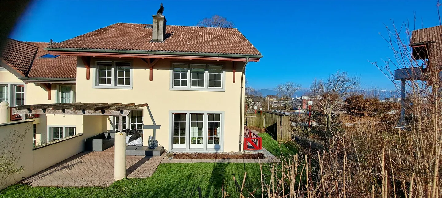 Maison individuelle en coin ensoleillée et idyllique dans un environnement de rêve - Photo 1 sur 12
