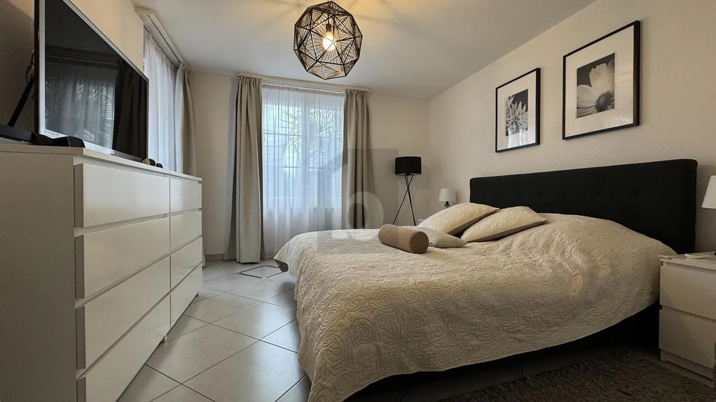 Situato in una zona tranquilla, spazioso e luminoso - Foto 3 di 6