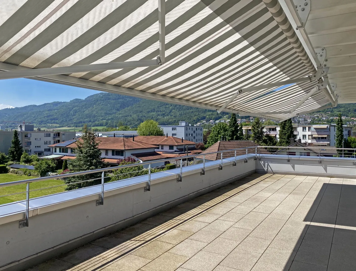 Appartement en Attique Moderne dans un Emplacement Prisé - Photo 2 sur 15