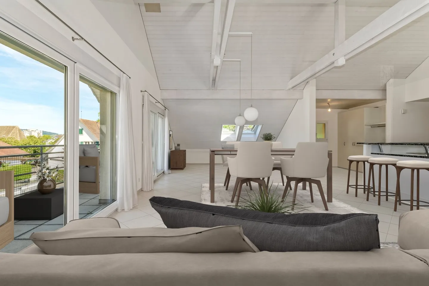 Appartamento attico unico con fascino, tanto spazio e vista ampia - Foto 1 di 7