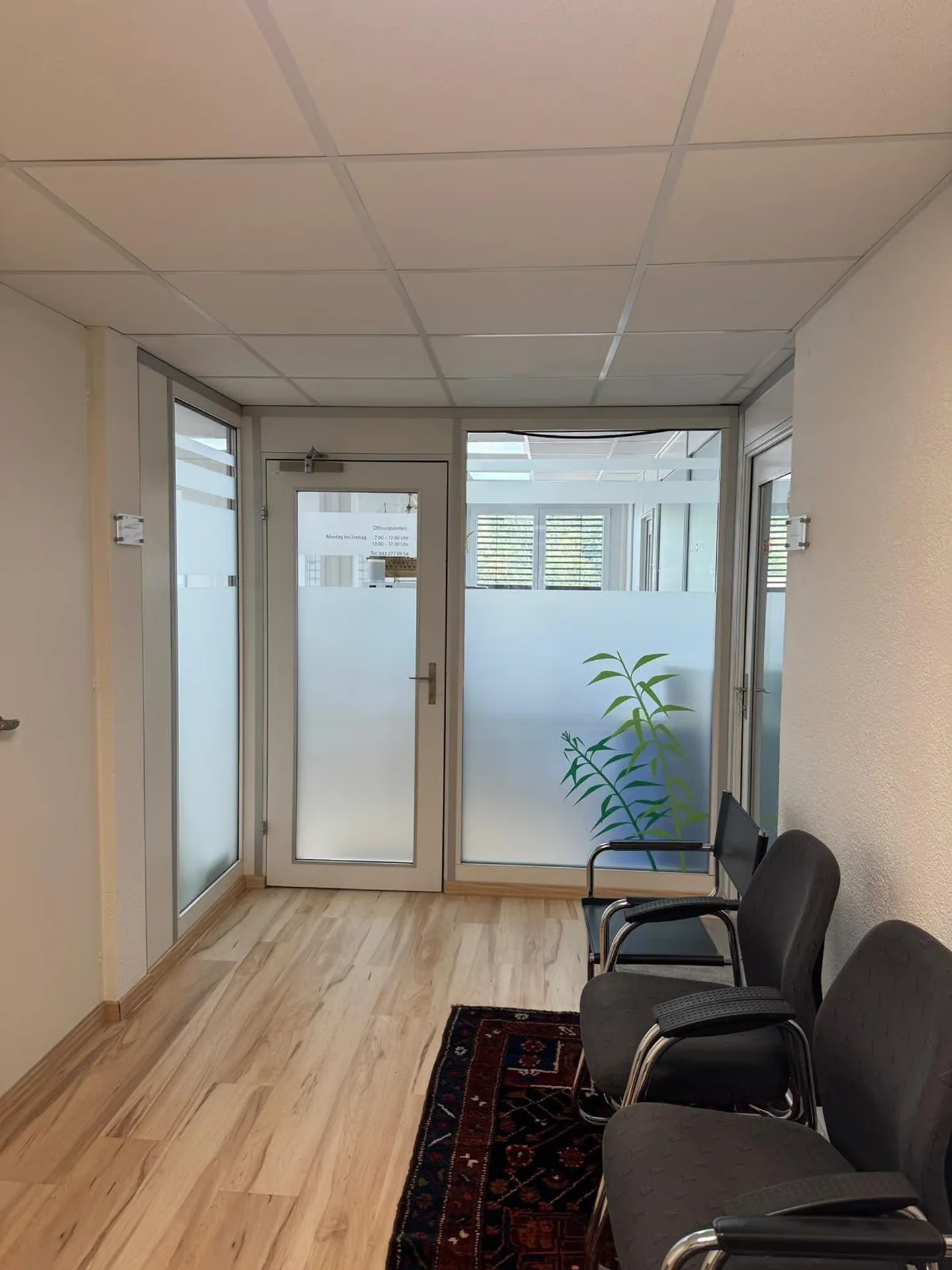 Ufficio luminoso di 105 m² al 2° piano a Egg - disponibile immediatamente - Foto 1 di 7