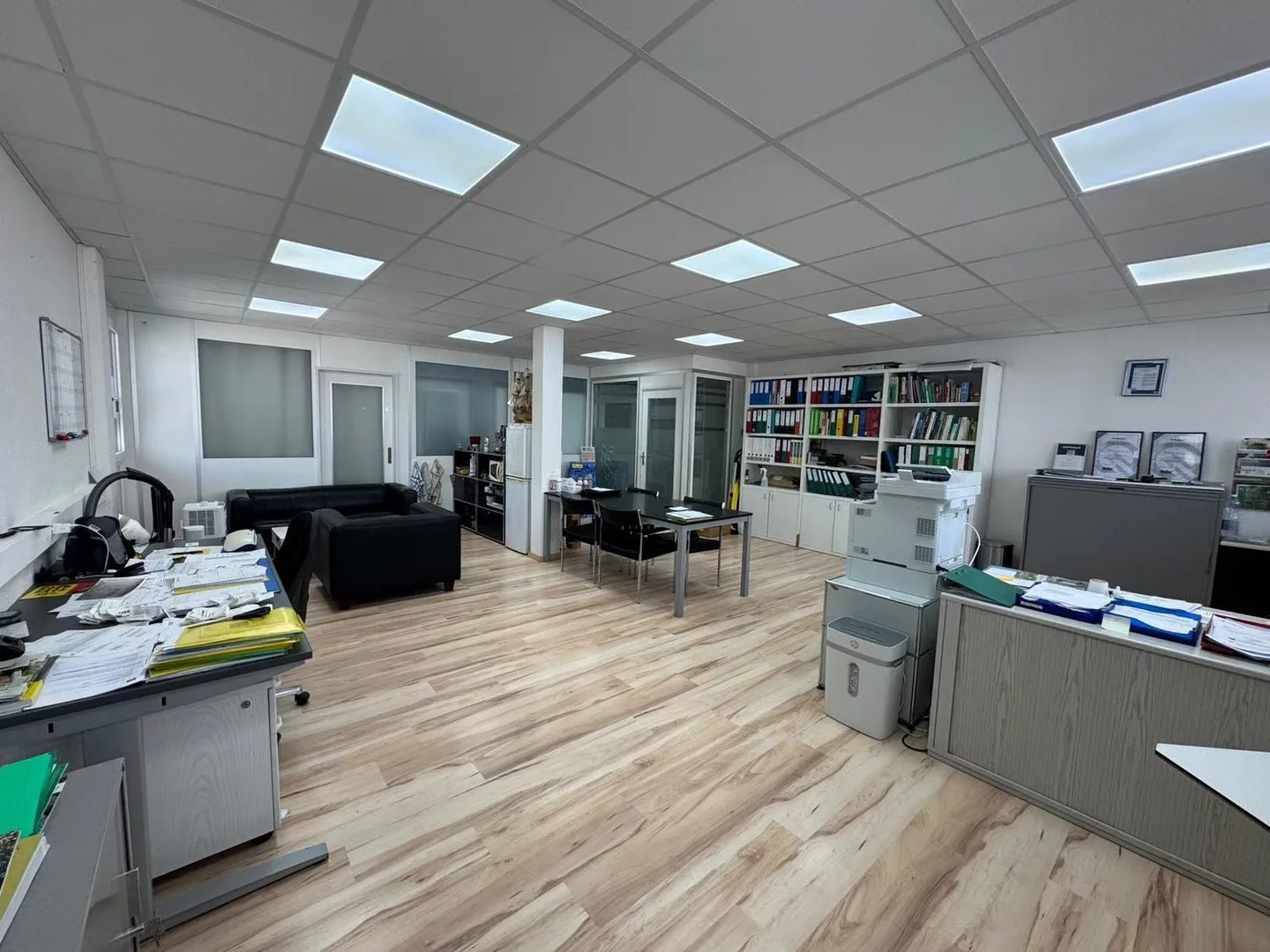 Ufficio luminoso di 105 m² al 2° piano a Egg - disponibile immediatamente - Foto 2 di 7