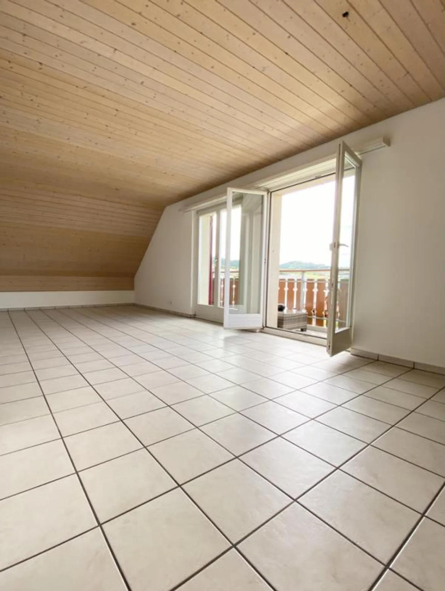 Helle Wohnung mit Aussicht ins Grüne - Foto 3 von 8