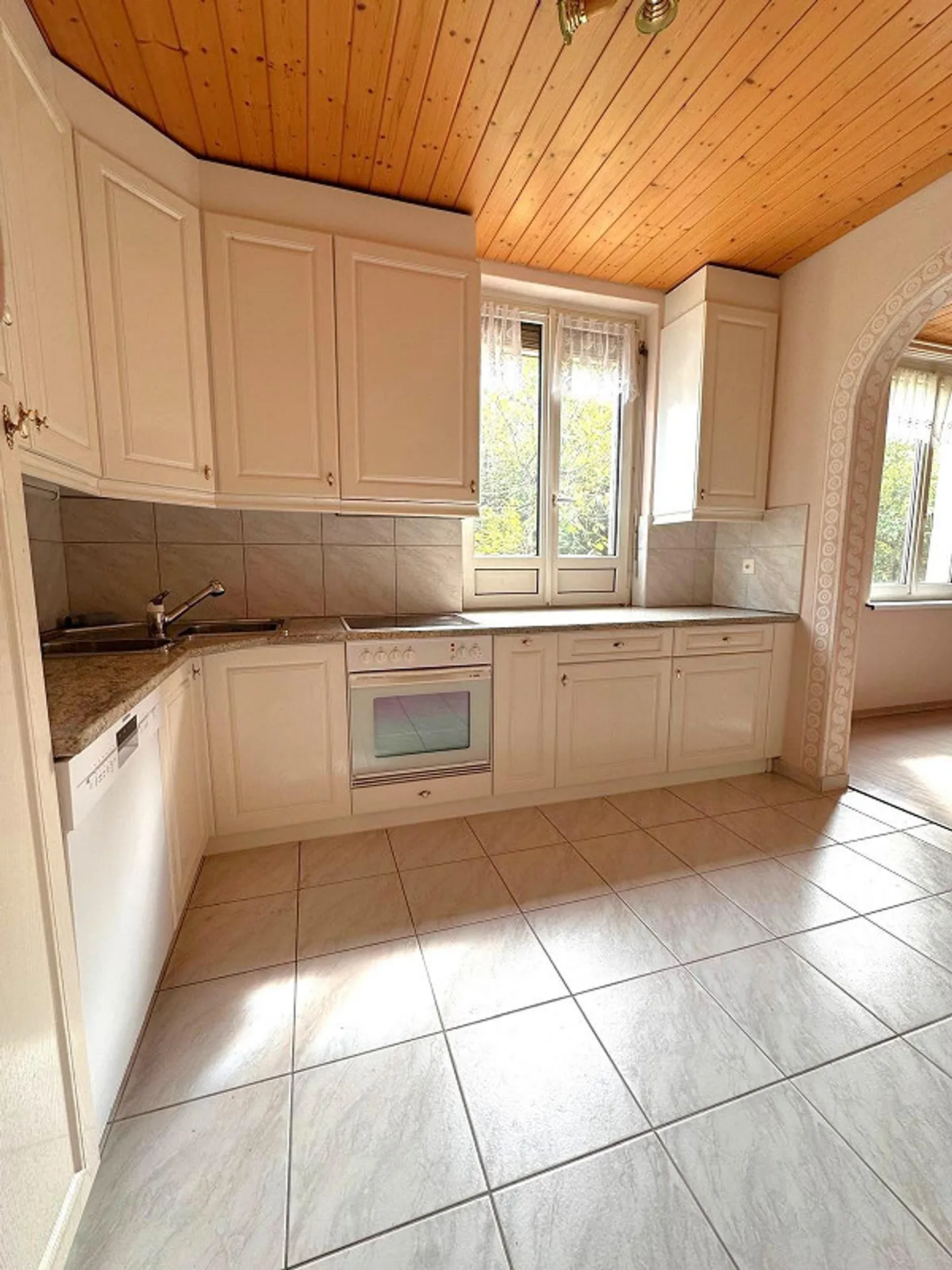 3 ½-Room Apartment with Garden Seating Area, Limited Term - Photo 1 of 13