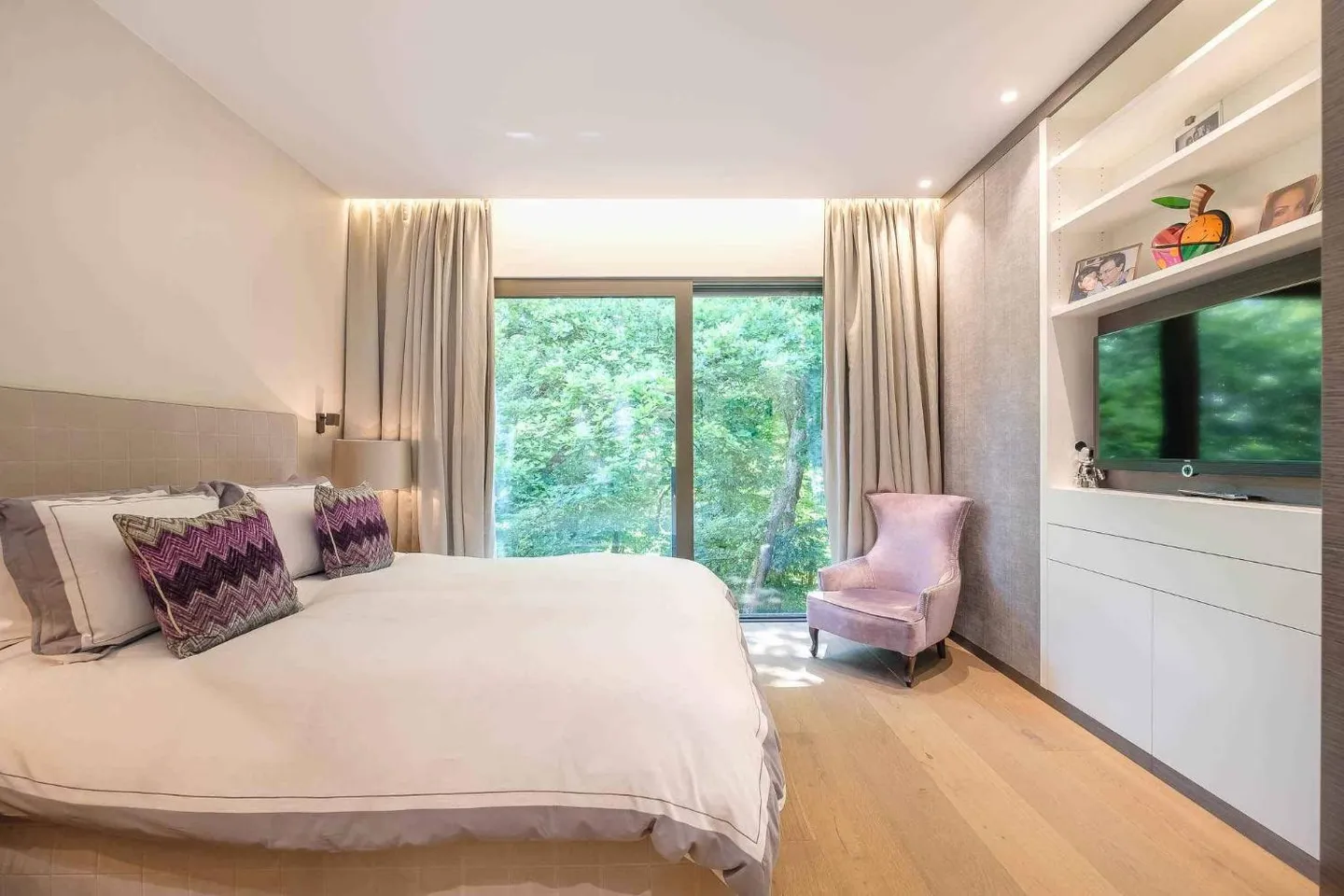 Luxurious Penthouse in an Extraordinary Residence - Photo 3 of 5