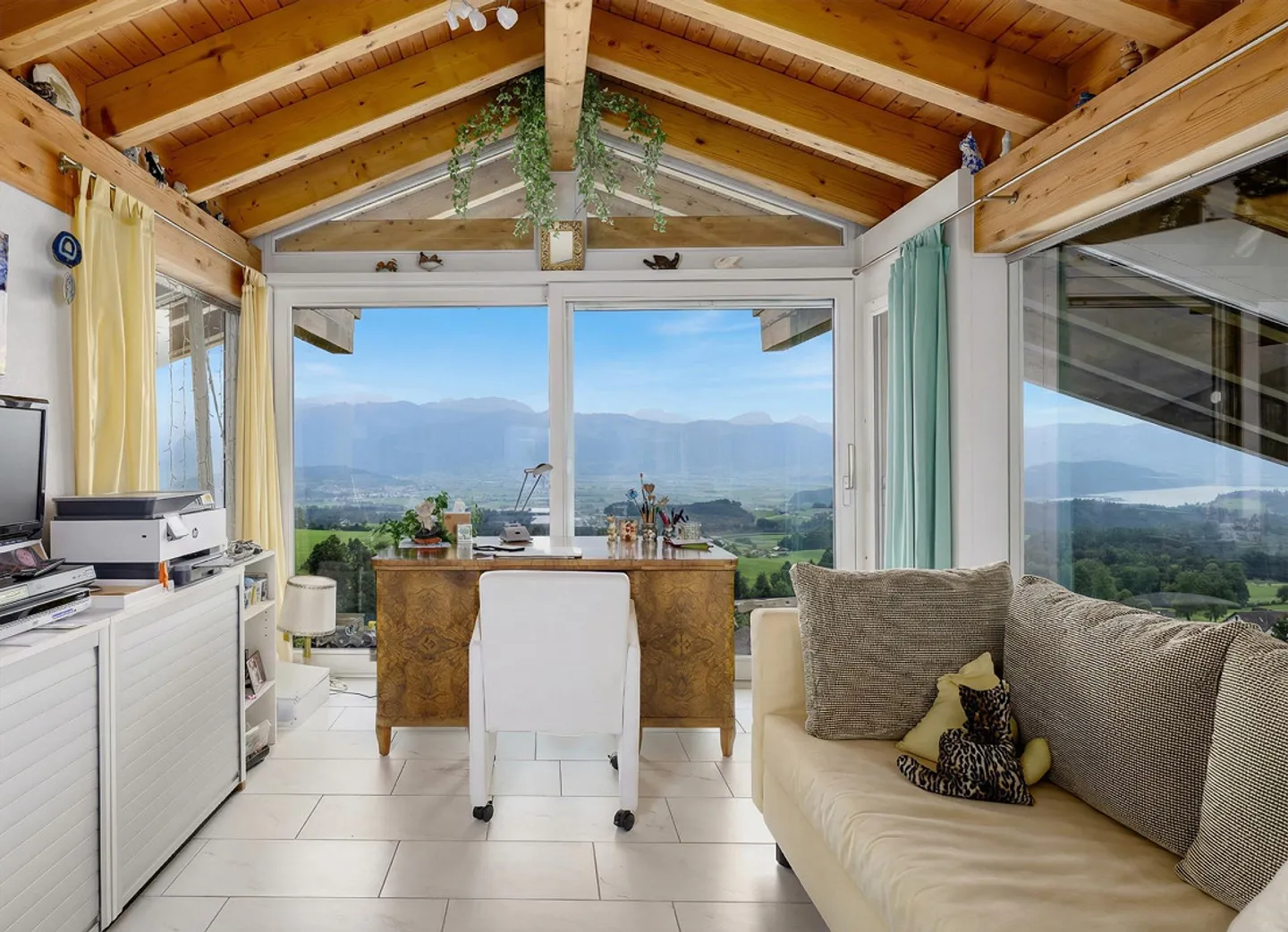 Spacious Single-Family Home with Separate Garden Apartment - Photo 3 of 12