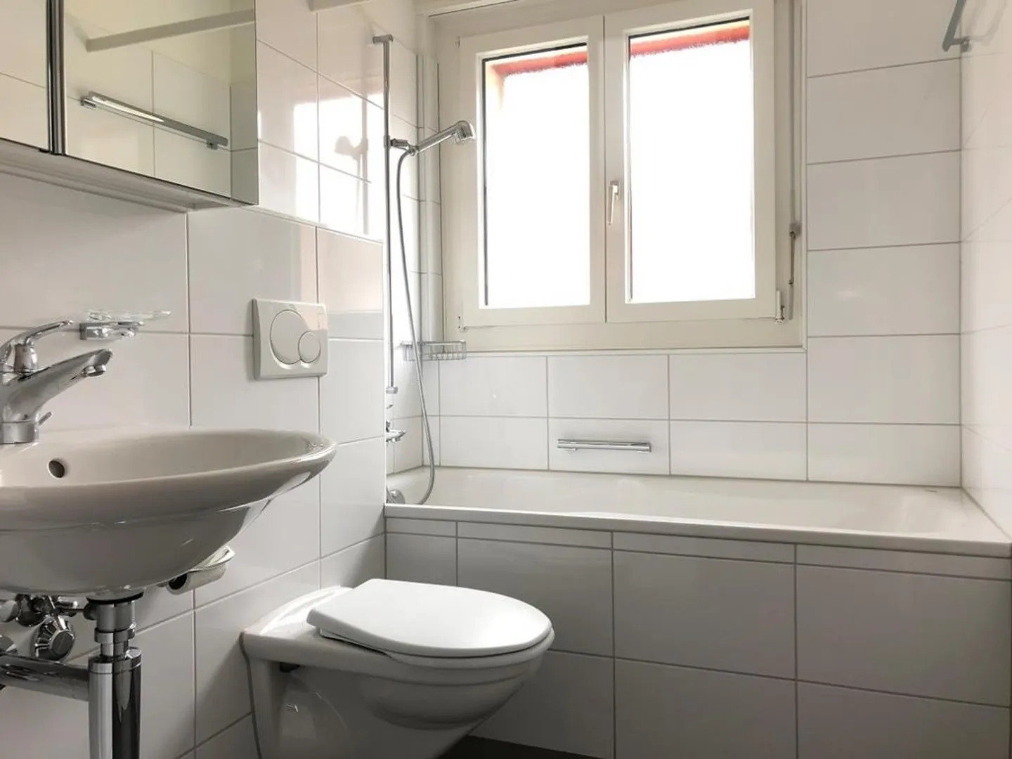 Appartement 4 pièces dans un bel emplacement à Unterengstringen - Photo 4 sur 7