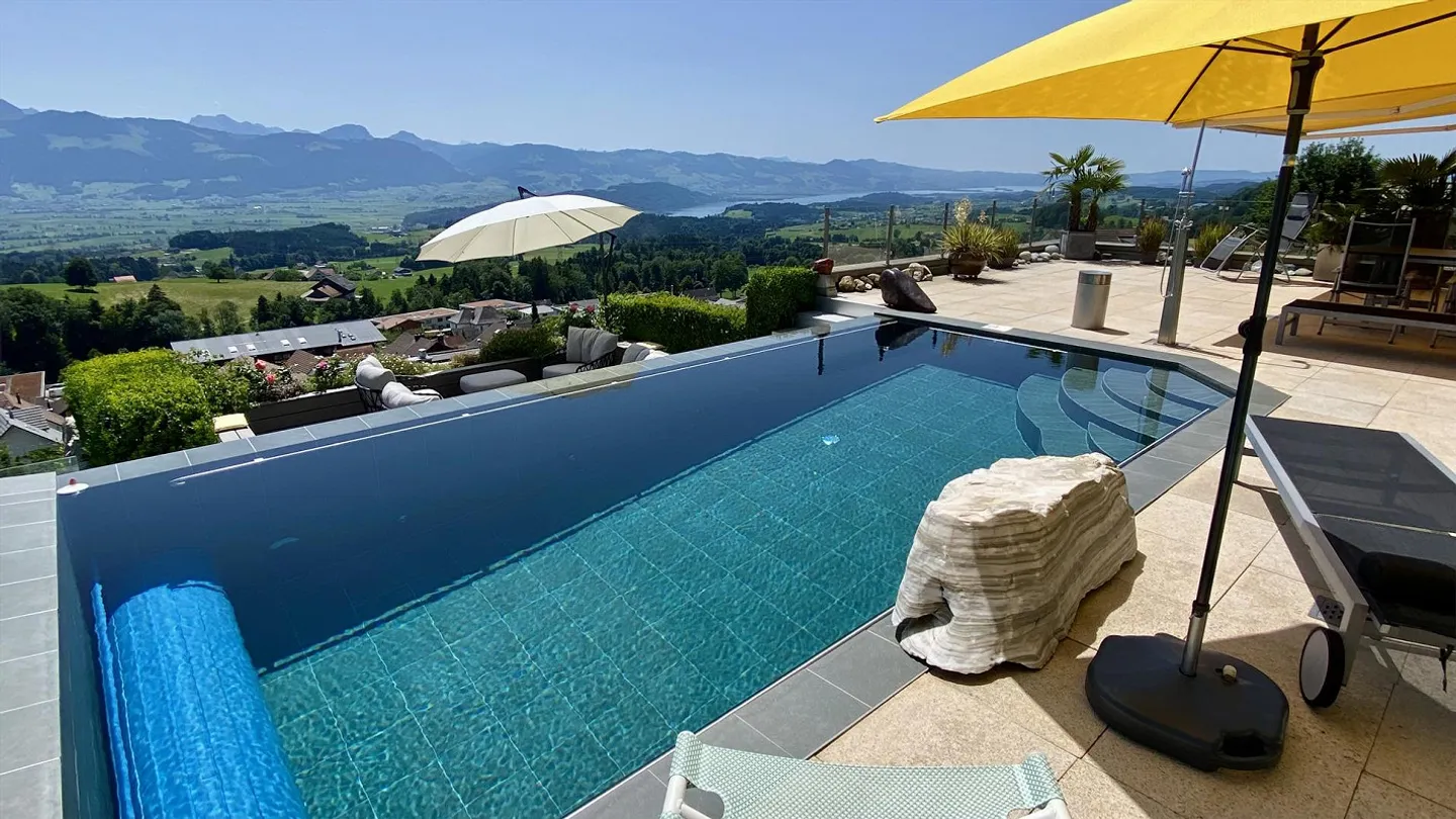 Spacious Single-Family Home with Separate Garden Apartment - Photo 5 of 12