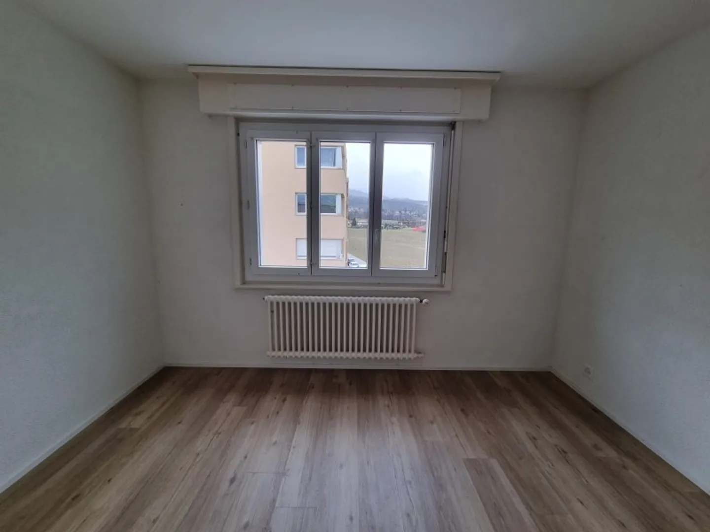01260 - Appartement 4 pièces - Rte de la Gare 19-21 - BOUDRY - Photo 2 sur 5